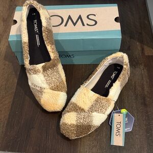 TOMS Women's Plaid Tan and Cream Faux Shearling - New in Box - size 7